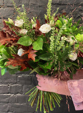 Video laden en afspelen in Gallery-weergave, Boeket FALL WHITE
